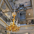 オペラ座やシェーンブルン宮殿も飾るゴージャスなシャンデリア