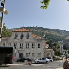 ピレ門ロータリー前です