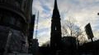 エレベーターで塔に登れます