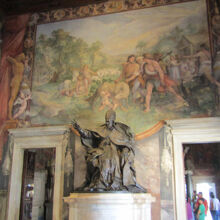 イノケンティウス10世の像