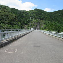 ダム天端は道路として開放