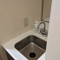 入ってすぐ横に手洗い場。便利。
