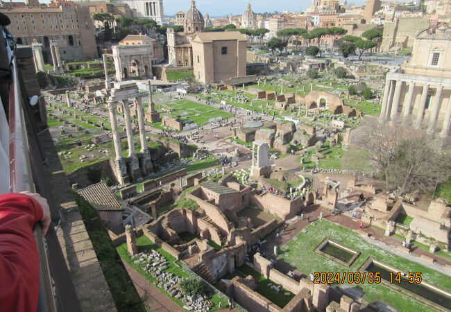 古代ローマ時代の遺跡フォロ・ロマーノ