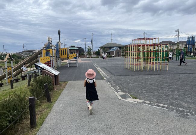大きい高台にある公園