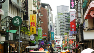 永康街;台風で半分開店してました