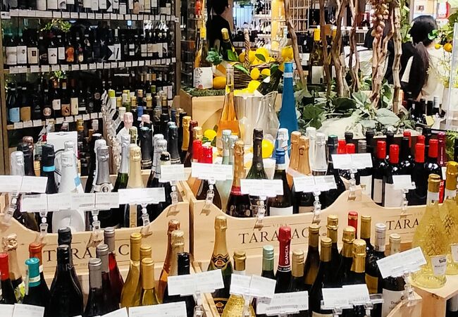 現代百貨店 (新村店)