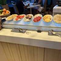 朝食時のフルーツ