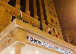 スリー ピラミッズ 写真