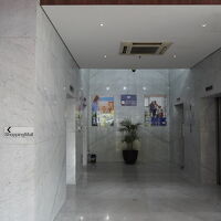 エレベーターは2つ稼働していました