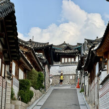 監視員が大声を出さないように見張っていました。