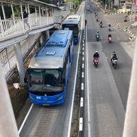 トランスジャカルタも近いけど路線が分からん…