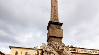 ３つの噴水がある「ナヴォーナ広場」