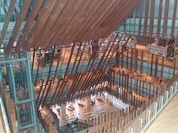 富山市ガラス美術館