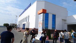 ヌクス空港 (NCU)