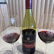 食後はワインもいただきました