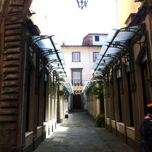 104番地はアーケード風の一画