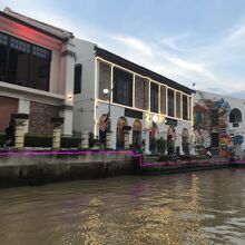 川は汚いがイルミネーションは綺麗