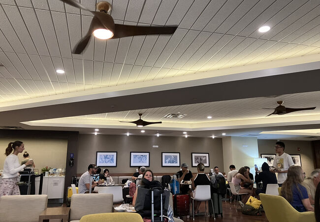 ハワイアン航空 プルメリアラウンジ