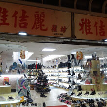 靴屋さん。いろいろ選んでみました。