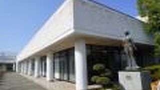 坂出市民美術館