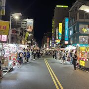 高雄の中心部の夜市