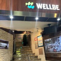 外観です。階段で2階に上がります。