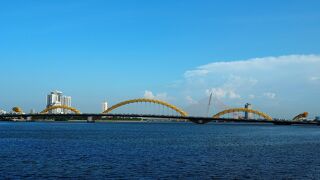 ダナンのハン川にかかる橋　ドラゴンブリッジ