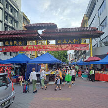 普段の通りがマーケットに