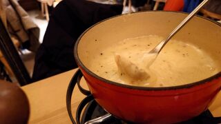 Zermattでチーズフォンデュ　Cafe Du Pont