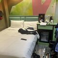 サービスはよいですが、部屋が狭いです