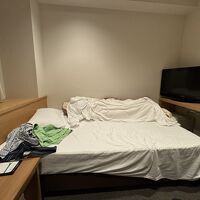 最初に案内された清掃未了の部屋