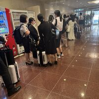 17時、チェックインの列。長すぎて断念
