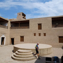 この丸い台座は遊牧民のテントを張る用のものらしい