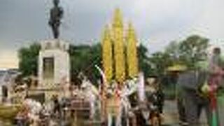 メンラーイ王像（ポークンメンラーイ）