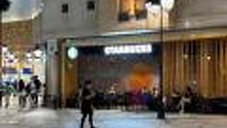 モール内のスタバ