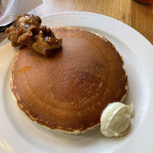 パンケーキ（左上は唐揚げ）