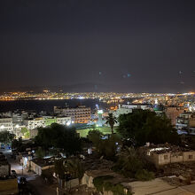 アカバ湾を隔てて見えるイスラエルの夜景