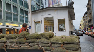 チェックポイントチャーリー