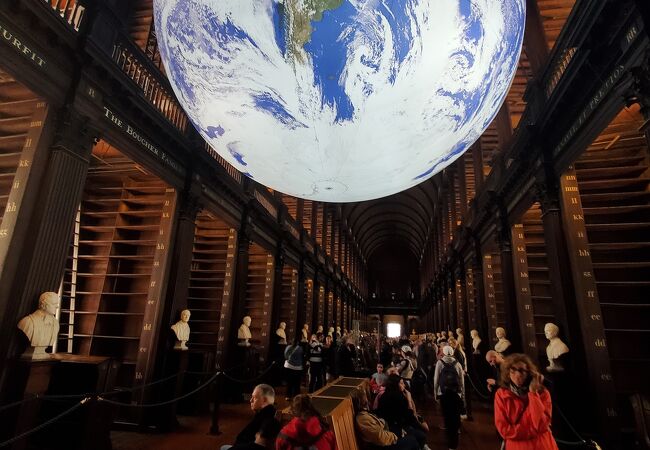 ケルズの書――ダブリン大学トリニティ・カレッジ図書館写本