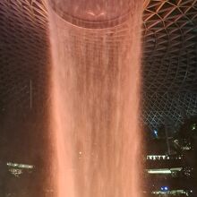 ライティングで様々な色に