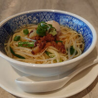 朝食ビュッフェで作り立ての麺　絶品のスープ