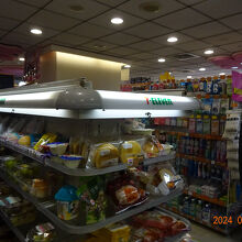 空港内のコンビニ