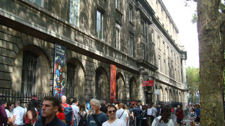 予約必須で入場には長蛇の列