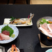 夕食（実際にはもっとメニューあります）