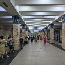 鉄道駅の目の前にある「タシケント駅」