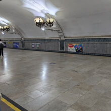 この屋根のドーム感は心斎橋駅を思い出す