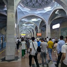 噂にたがわず美しかったアリシェル・ナヴォイ駅