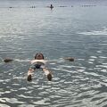 死海で浮くのは楽しいです。