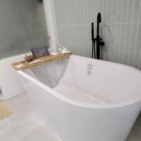 室内にあるバスタブ