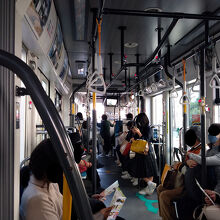 新型低床車の車内の様子